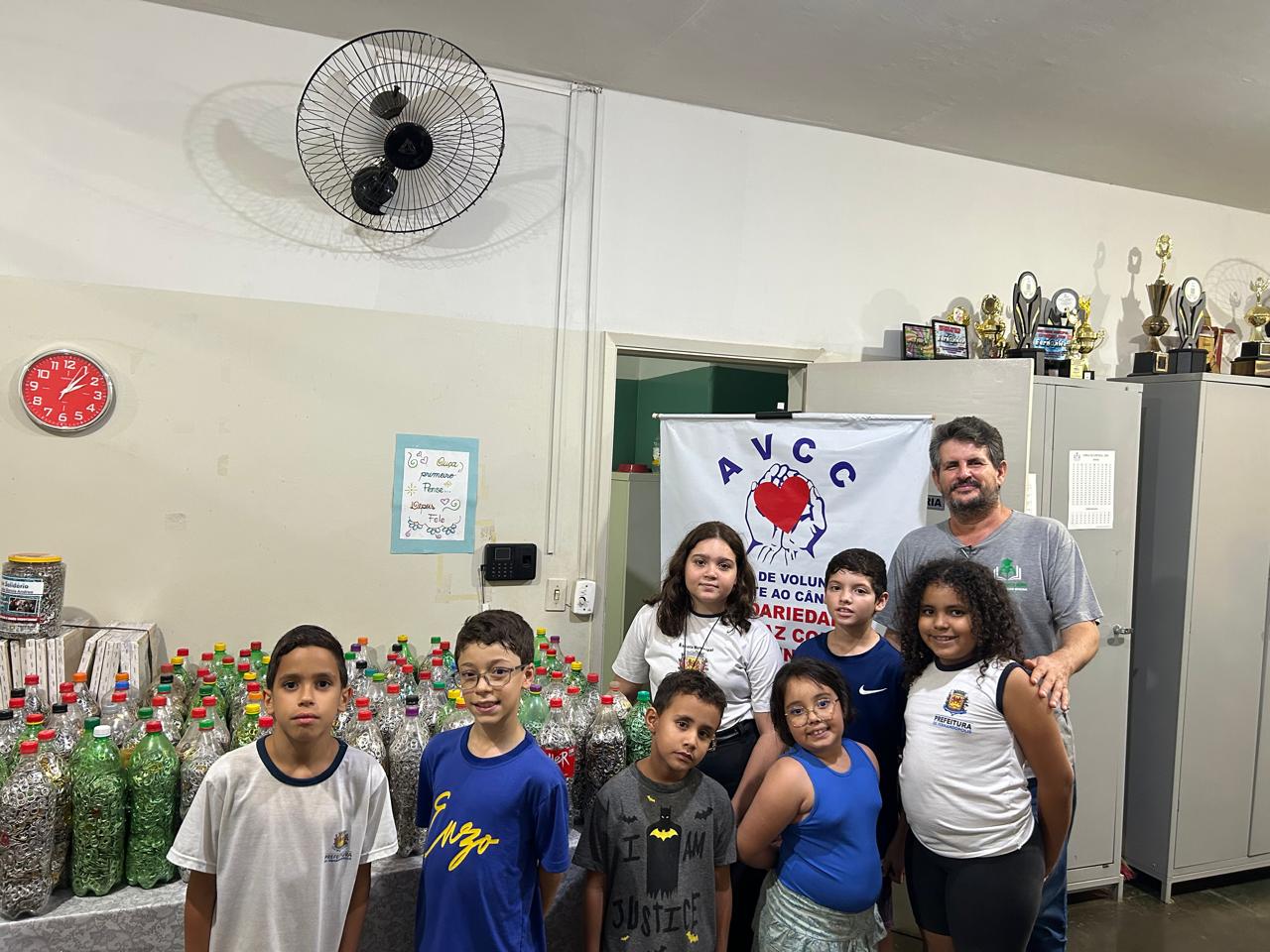 Emef “João Garcia Andreo” doa “Lacre Amigo” para a AVCC Foto