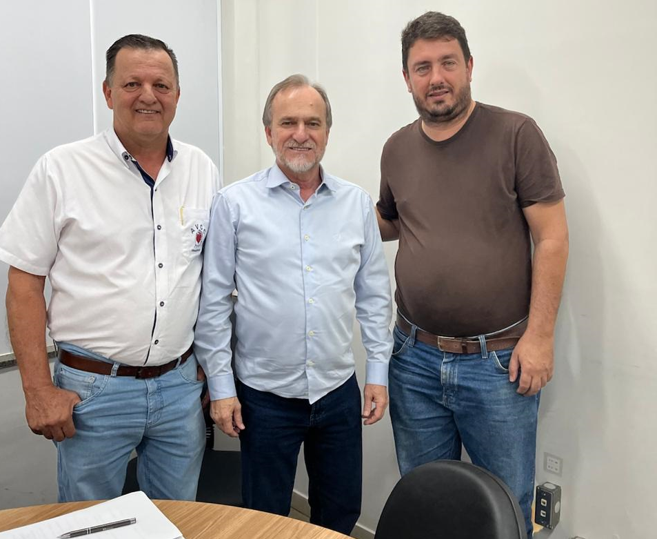 Presidente e vice-presidente da AVCC se reúnem com o Deputado Dirceu Dalben Foto