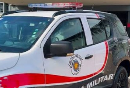 Homem suspeito de ameaçar os pais morre baleado durante intervenção da PM