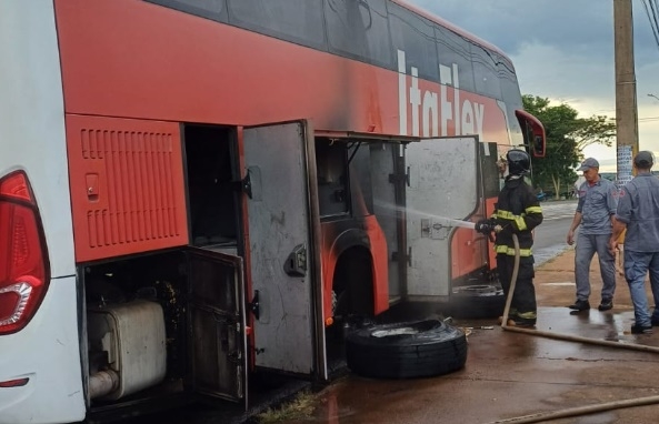 Incêndio atinge ônibus da Itamarati em Fernandópolis com 22 passageiros a bordo