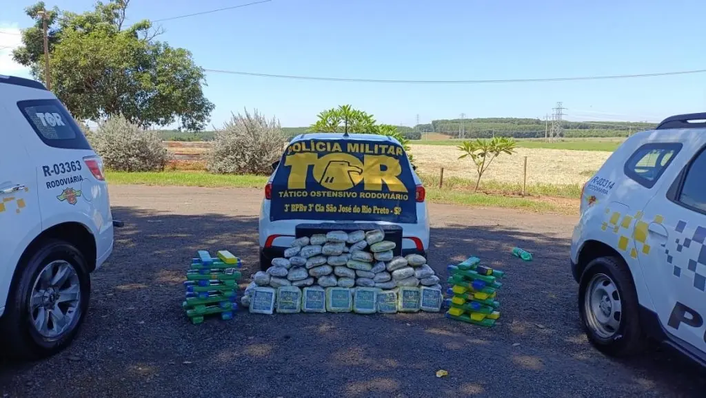 Casal é preso em estacionamento de supermercado de Olímpia com 90 kg de drogas