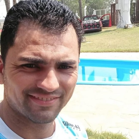 Fatalidade: Van cai e mata motorista durante troca de pneu