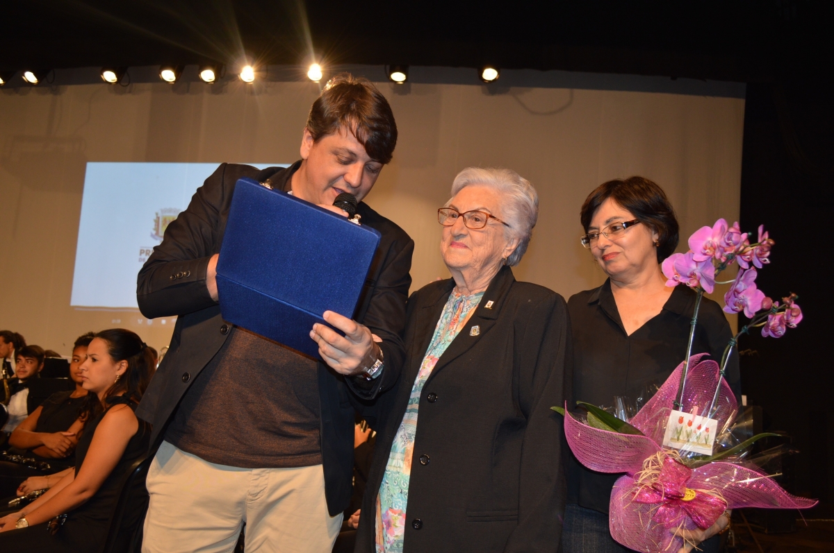 HINO A FERNANDÓPOLIS