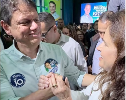 Governador Tarcisio de Freitas e a candidata Flávia Resende. Foto: Divulgação