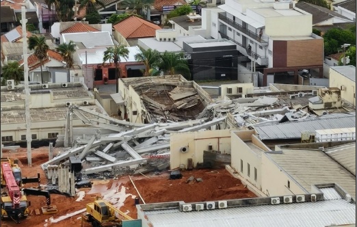 Desabamento de estrutura de hospital atingiu prédio da Santa Casa. Foto: Jornal A Cidade