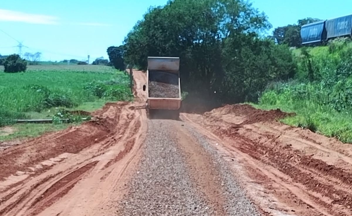 Com 1,3 mil km de estradas rurais, Fernandópolis intensifica manutenção