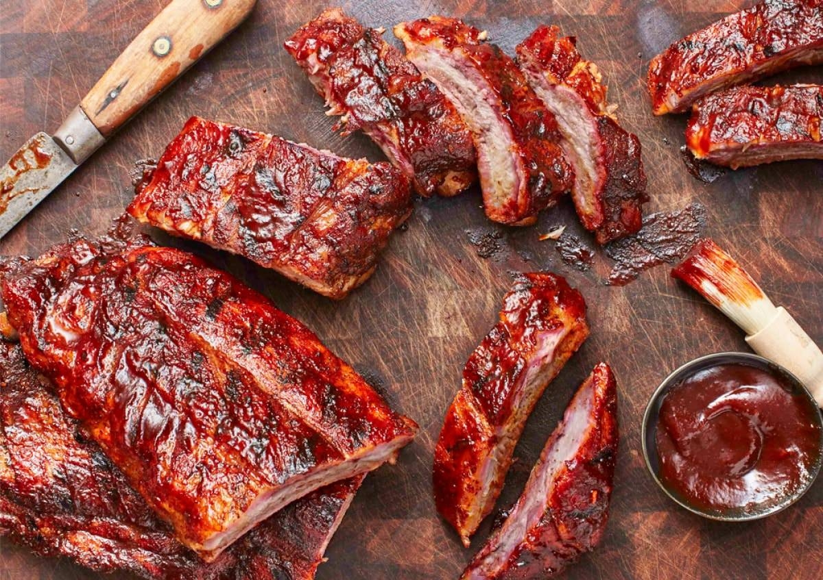 Costelinha de porco com molho barbecue