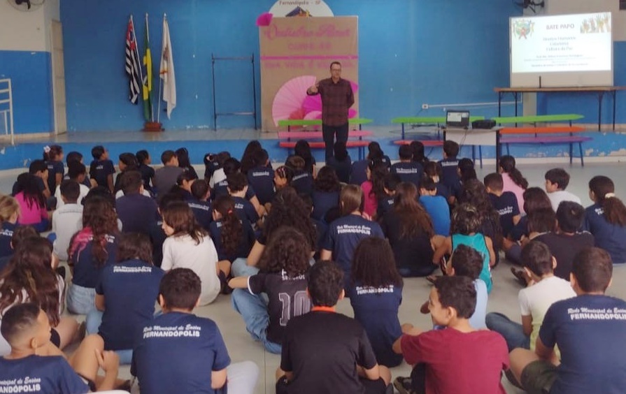 “Saúde na Escola” leva orientações sobre drogas, direitos humanos e segurança na internet