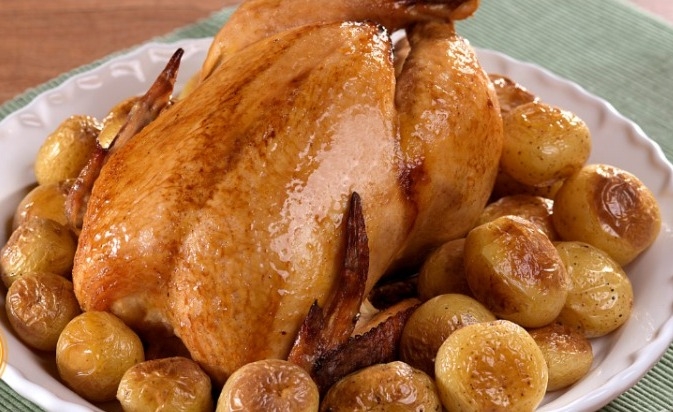 Frango assado com batatas
