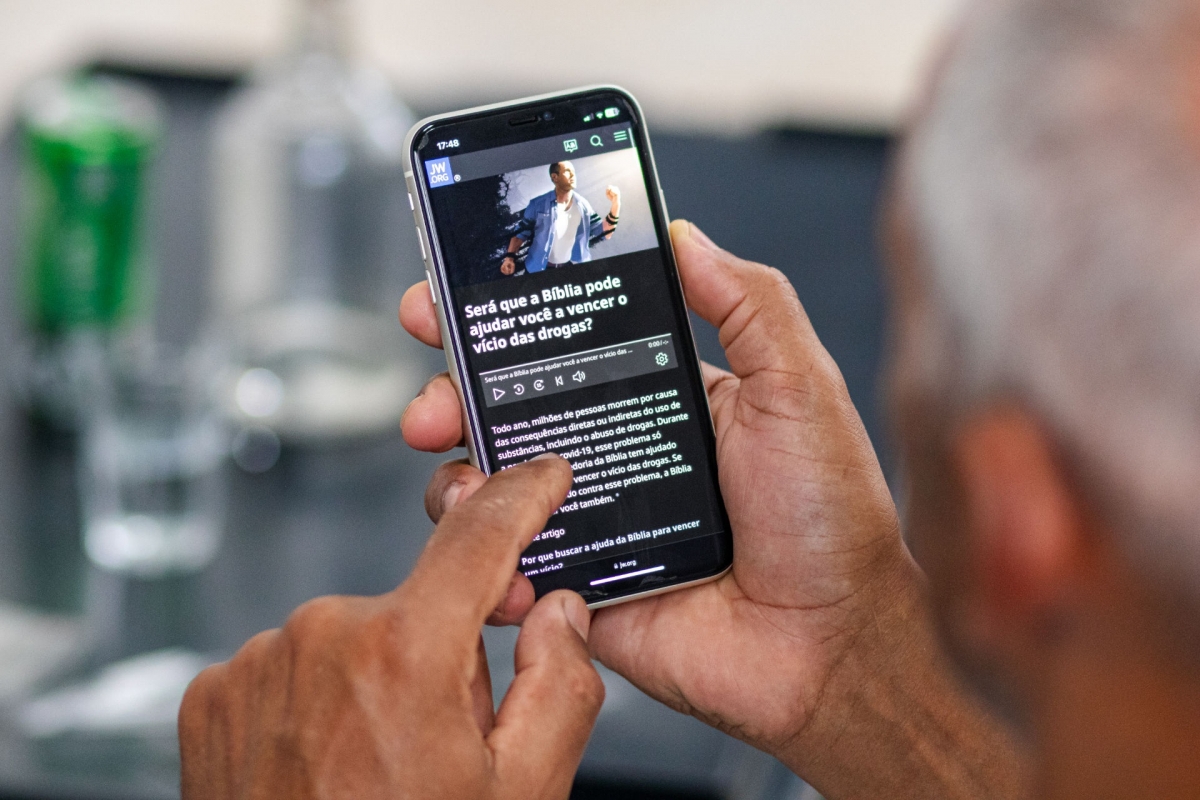 Textos bíblicos que podem ajudar na luta contra um vício: