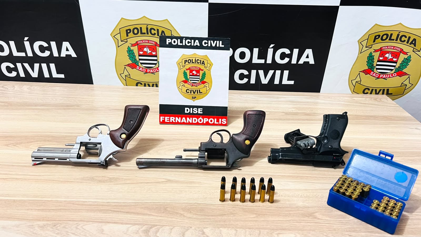 Armas a munições apreendidas pela Dise. Foto: Divulgação/Polícia Civil
