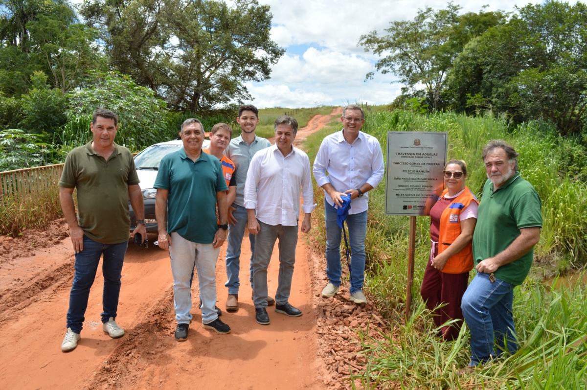 Cantarella e Mazeti entregam nova ponte na estrada da Água Limpa