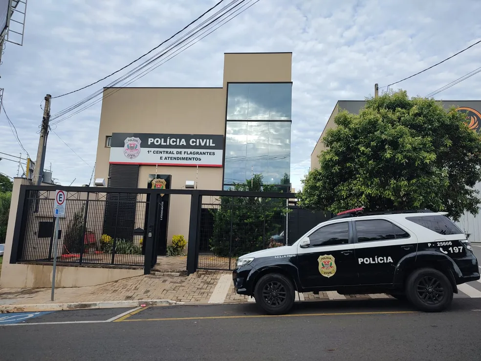 Homem faz 17 transferências bancárias após usar aplicativo de relacionamentos e acreditar em falso delegado de polícia