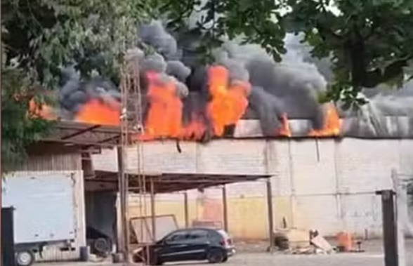 Fogo atinge indústria de móveis. Foto - Divulgação