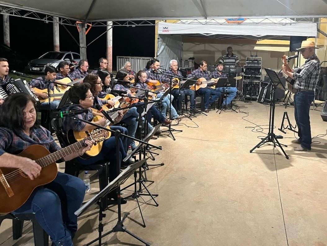 Orquestra de Violeiros chega aos 22 anos  e abre espaço para a população 60+
