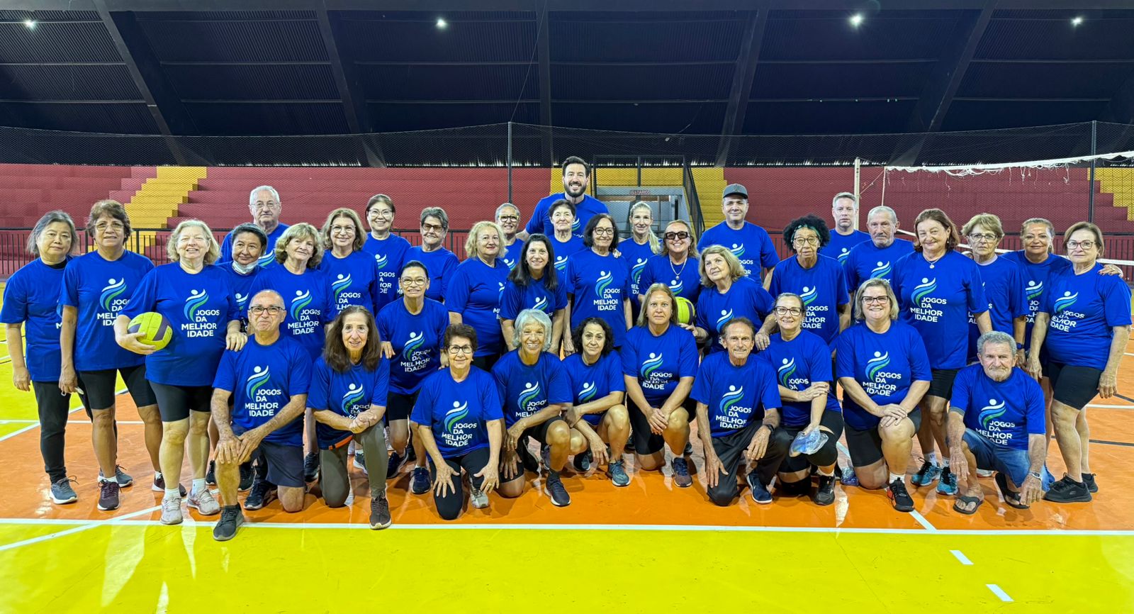 Fernandópolis entrega uniformes à delegação dos Jogos da Melhor Idade