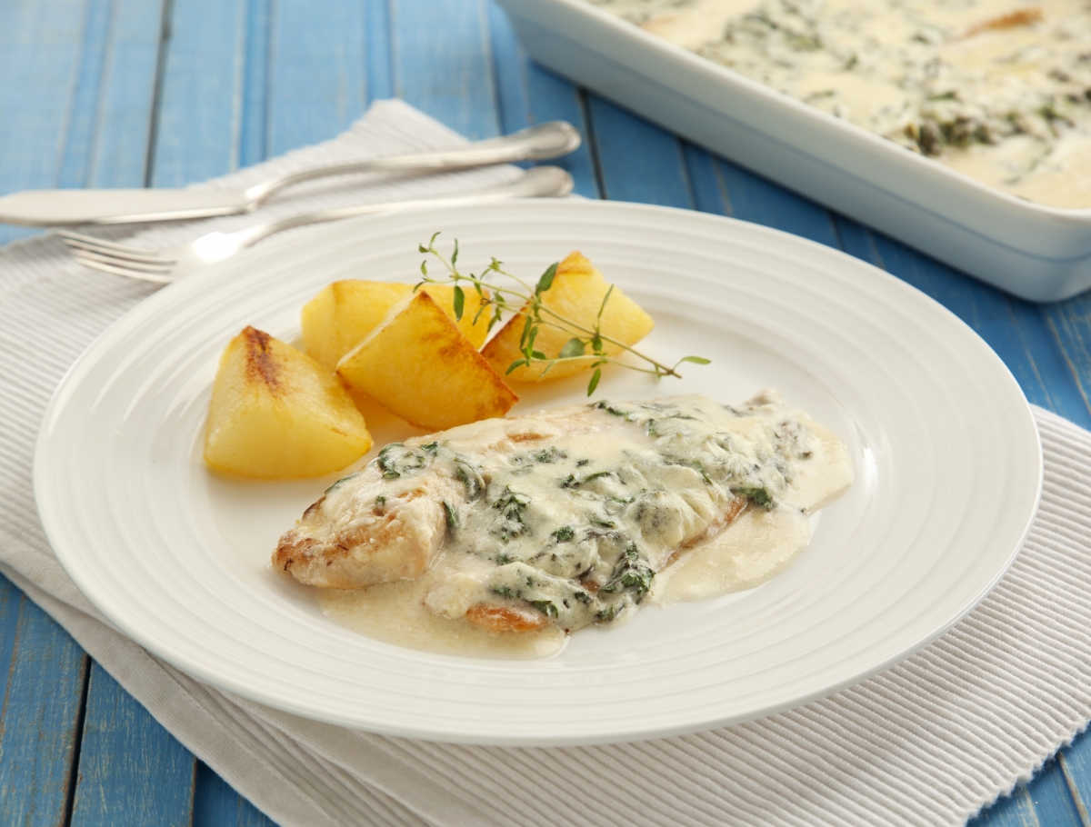 Filé de Peixe com Molho de Espinafre e Queijo