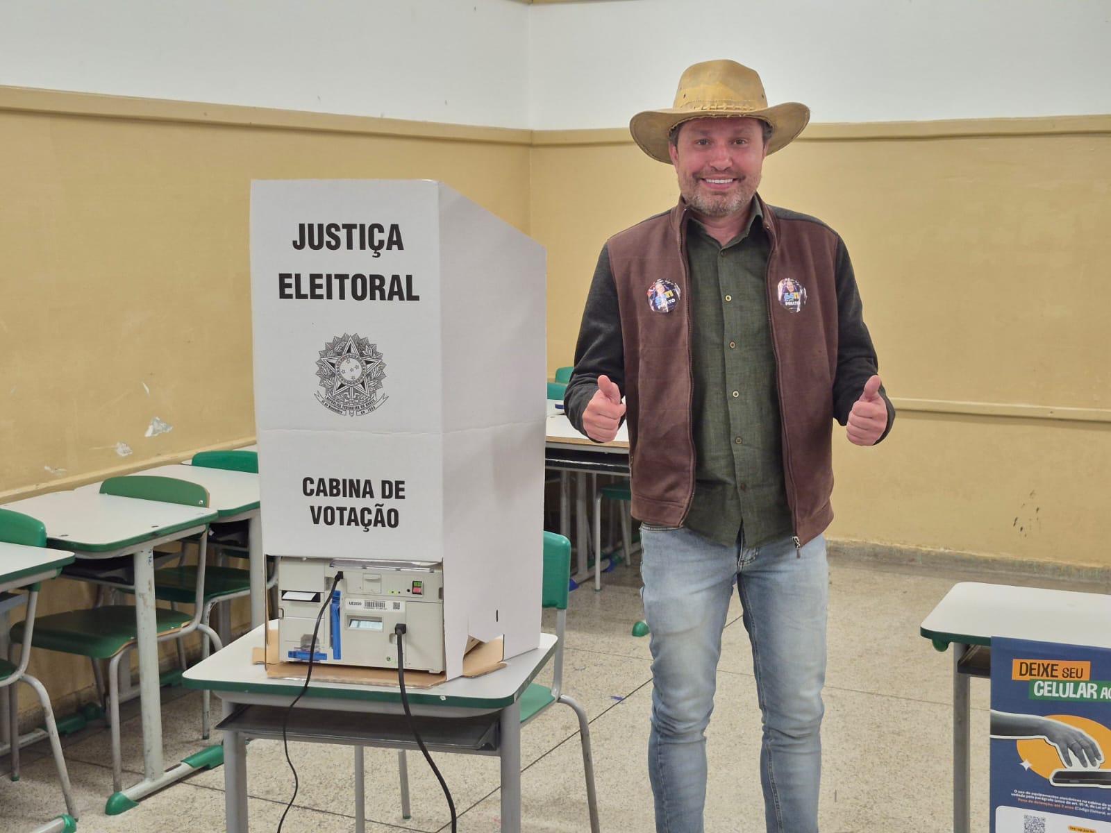 Fausto Pinato votou em Fernandópolis, na Escola Afonso Cáfaro