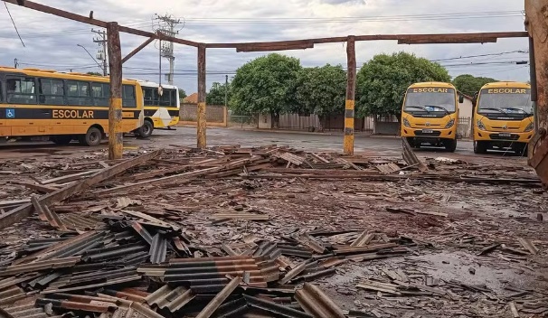 Telhado do almoxarifado foi destruido pela ventania. Foto - Prefeitura de Cardoso