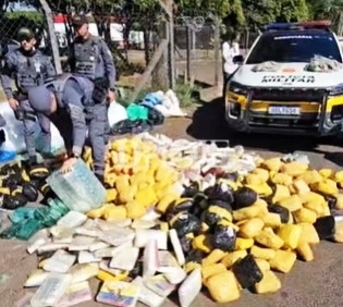 Caminhão frigorífico com drogas escondidas em carga de carne é apreendido na região