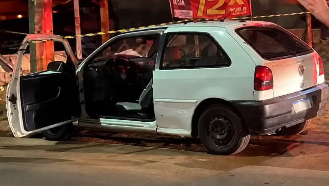 Vitima foi encontrada dentro do carro. Foto - Diário da Região