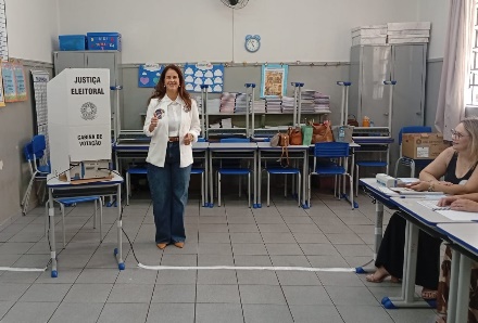 Flávia Resende votou na Escola Coronel  na manhã deste domingo
