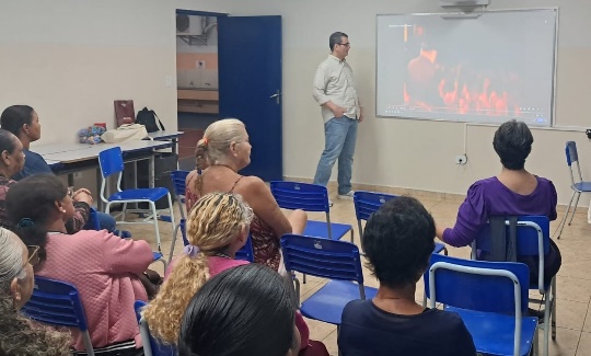 Palestra incentiva alunos da EJA de Fernandópolis a retomarem sonhos e projetos de vida