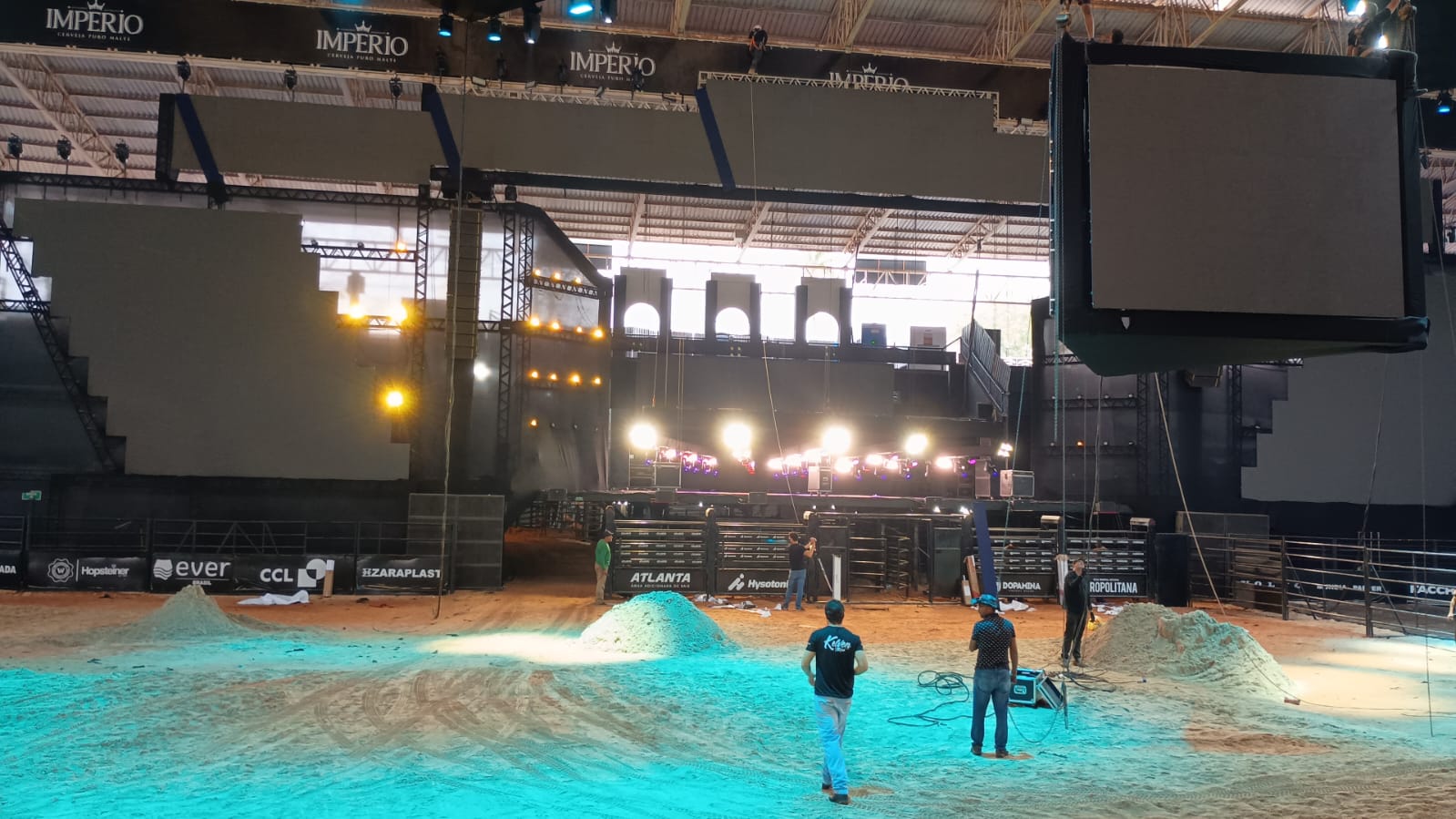 Expo Fernandópolis começa com resgate das grandes tradições e show de Mayck & Lyan
