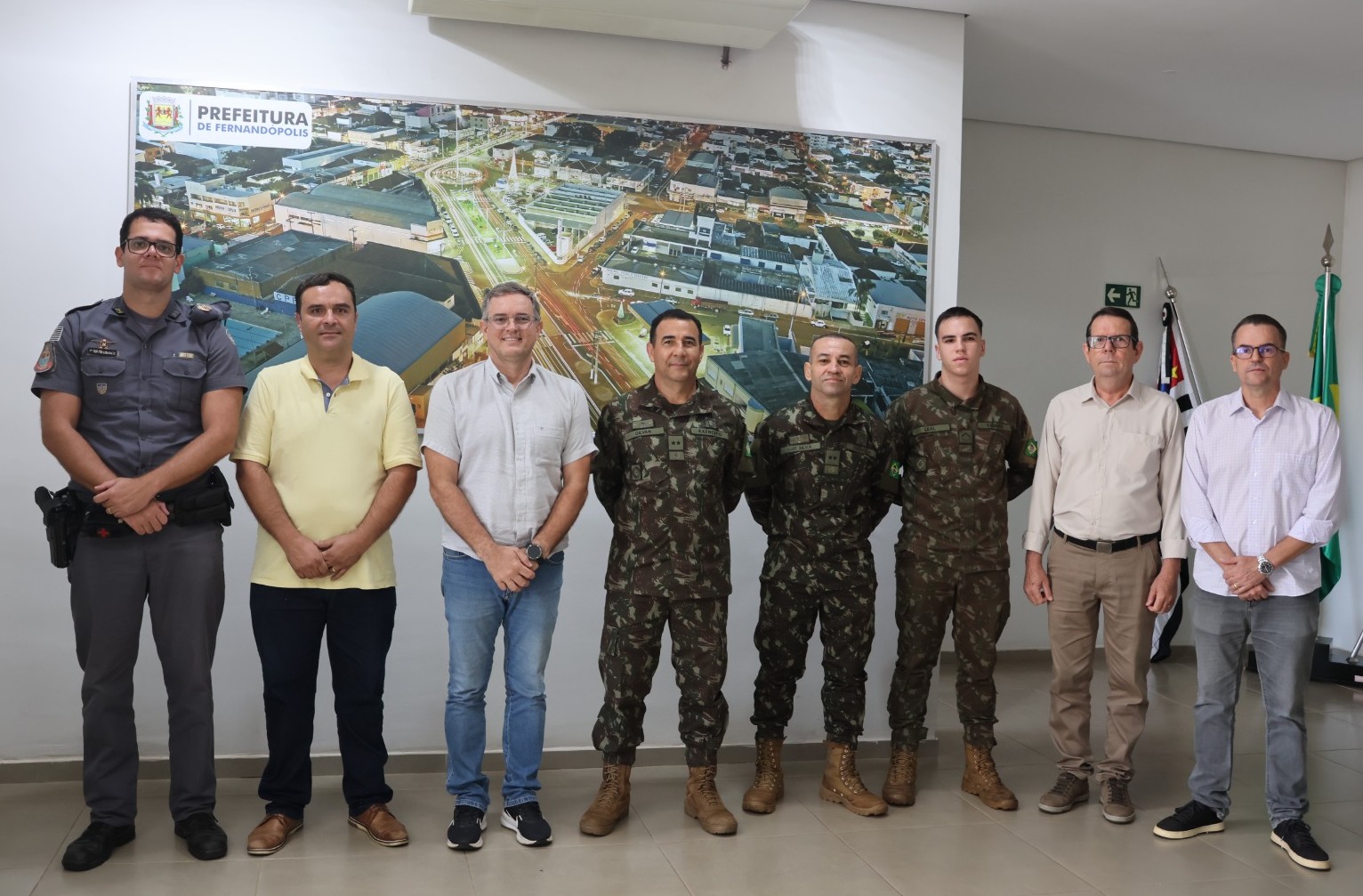 Representantes do Exército foram recebidos no Paço pelo prefeito João Paulo Cantarella