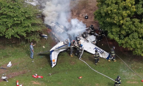 Avião de empresa de Estrela d'Oeste cai em Marília