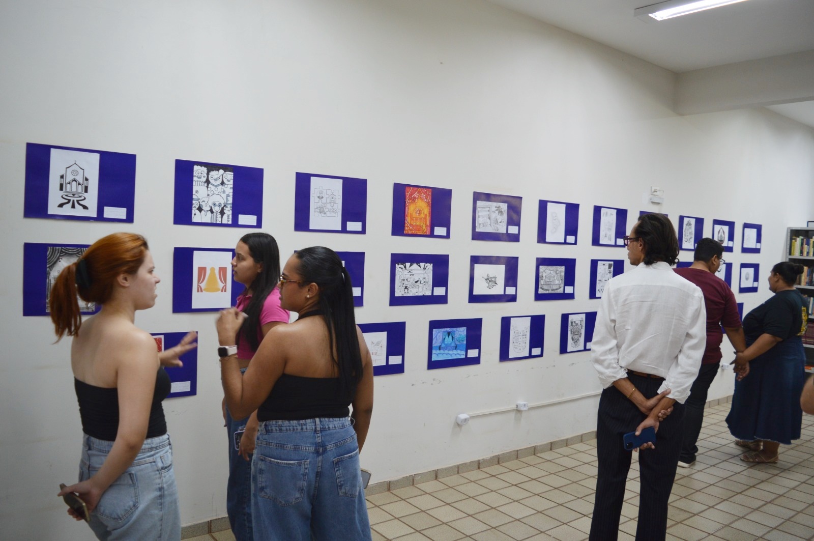 Exposição reúne 32 propostas para definir marca dos festivais de teatro de Fernandópolis